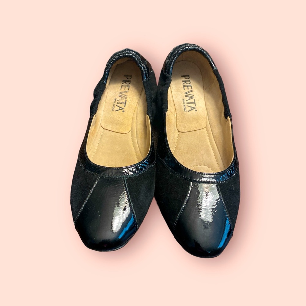 Women’s flats black suede and patent leather size 5.5 very good condition